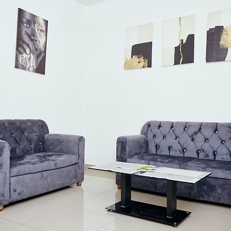 L'Immeuble Queen M.N.M Douala Exterior photo