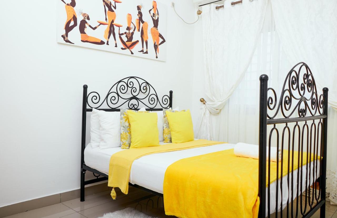 L'Immeuble Queen M.N.M Douala Exterior photo