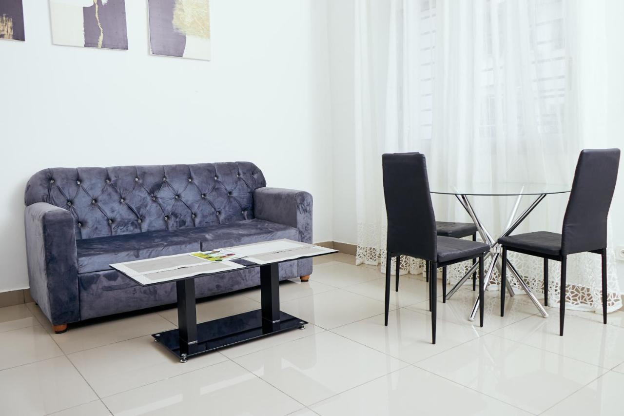 L'Immeuble Queen M.N.M Douala Exterior photo